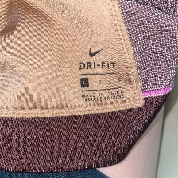 🌵Nike Woman’s seamless sports bra with abstract pattern! - Picture 3 of 6